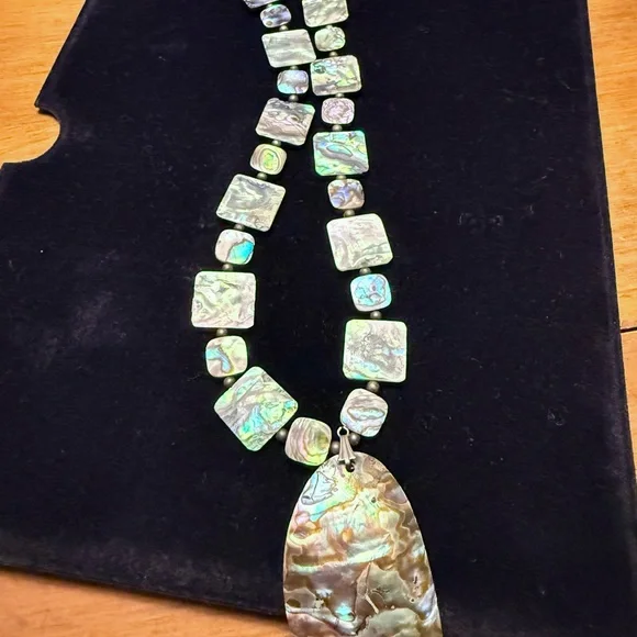 Vintage Iridescent Abalone Shell Necklace - Picture 8 of 11